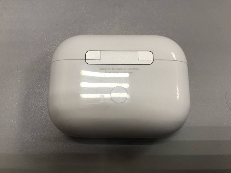 Apple airpods pro 2nd generation with magsafe charging case usb-c