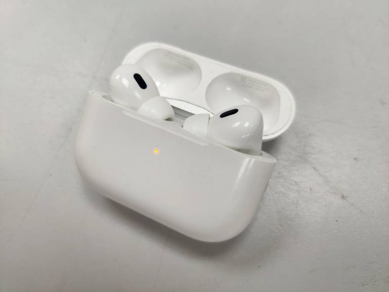 Apple AirPods Pro 2nd generation (MQD83)