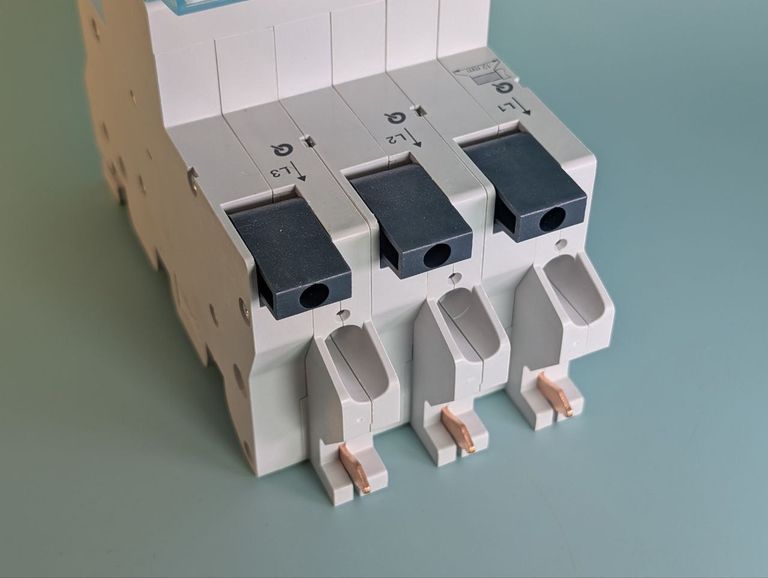 MCB SLS Селективний автоматичний вимикач 3P Cs 63A, шина 40 мм-12x5/10 мм HTS363C. Новий.  Код:null. Изображение 6
