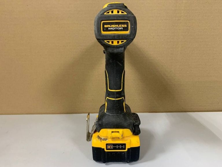Дешиво Dewalt dcd796 с ломбарда