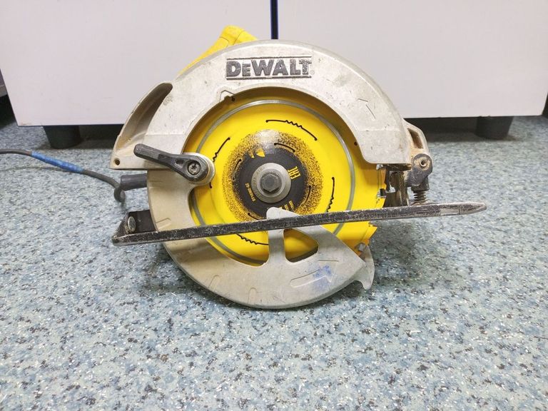 Оголошення Dewalt DWE560 Б/У