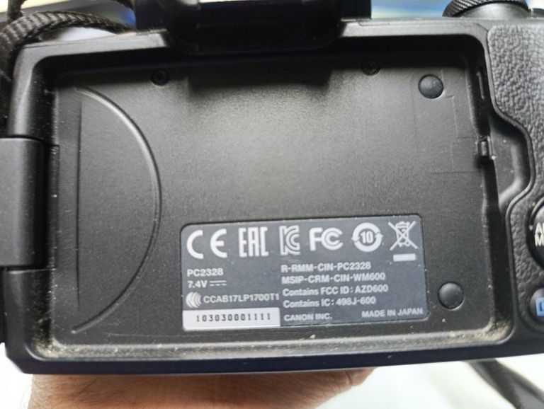 Дешево Canon EOS R50 kit RF-S 18-45mm IS STM + RF-S 55-210mm IS STM Black (5811C034) з ломбарду