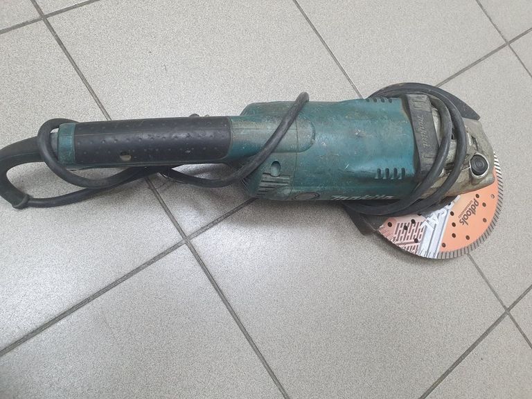 Купити Makita GA9020 Б/У
