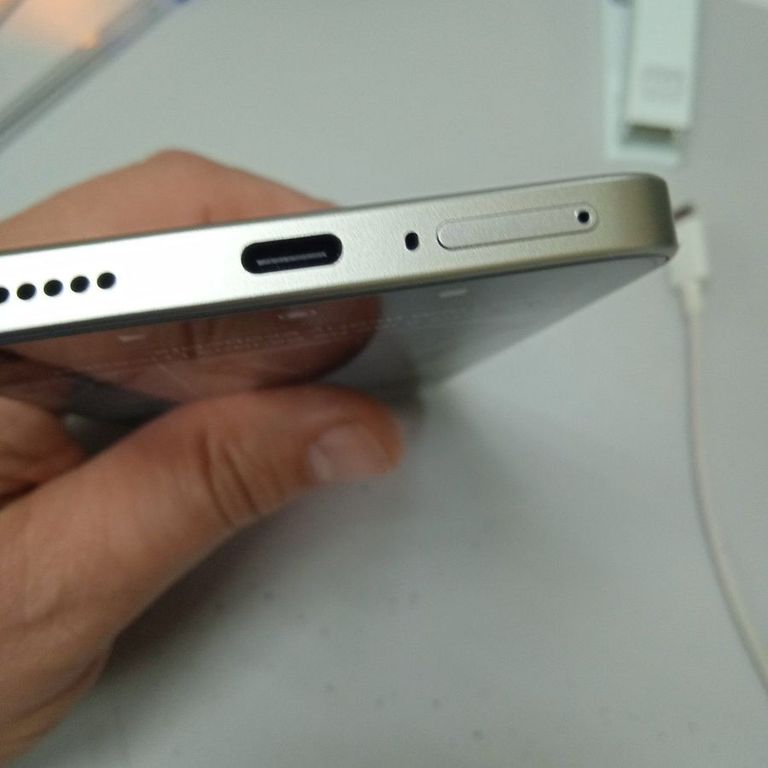 Дешево Xiaomi 14t 12/256gb з ломбарду