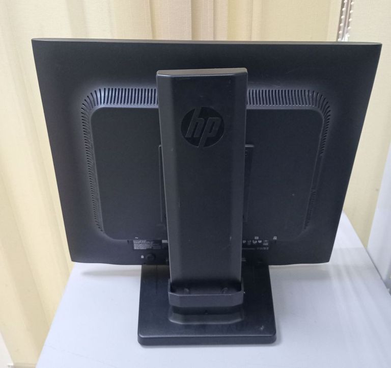 Дешиво HP E190i (E4U30AA) с ломбарда