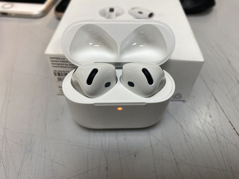 Купити Apple airpods 4 Б/У
