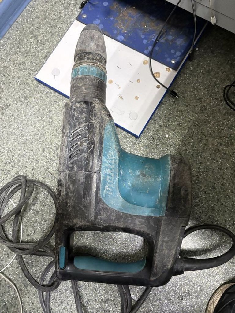 Купити Makita HM1203C Б/У