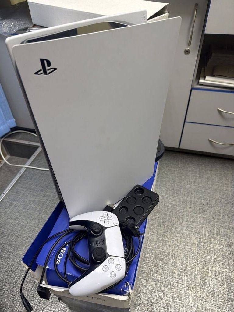 Дешиво Sony PlayStation 5 825GB с ломбарда