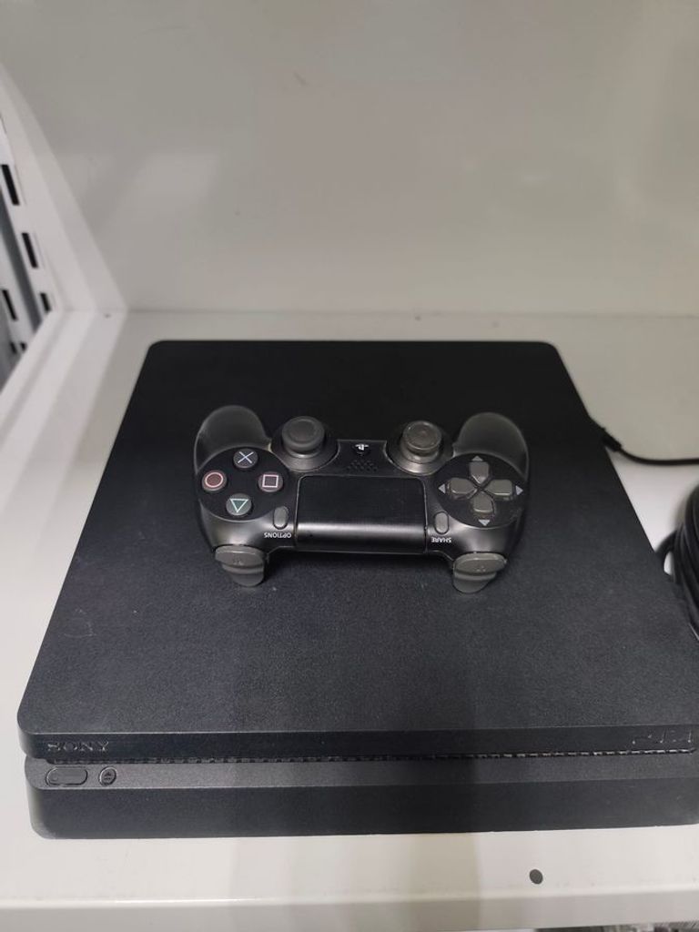 Купить  Sony PlayStation 4 Slim 1TB Black Б/У