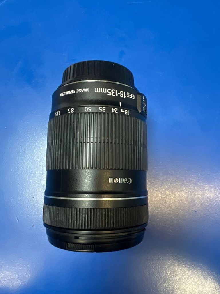 Купити Canon EF-S 18-135mm f/3,5-5,6 IS Б/У