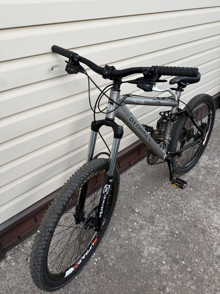 Дешиво Dynamics Freezer Plush Європа с ломбарда