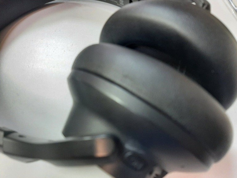 Дешиво Anker soundcore q20i с ломбарда