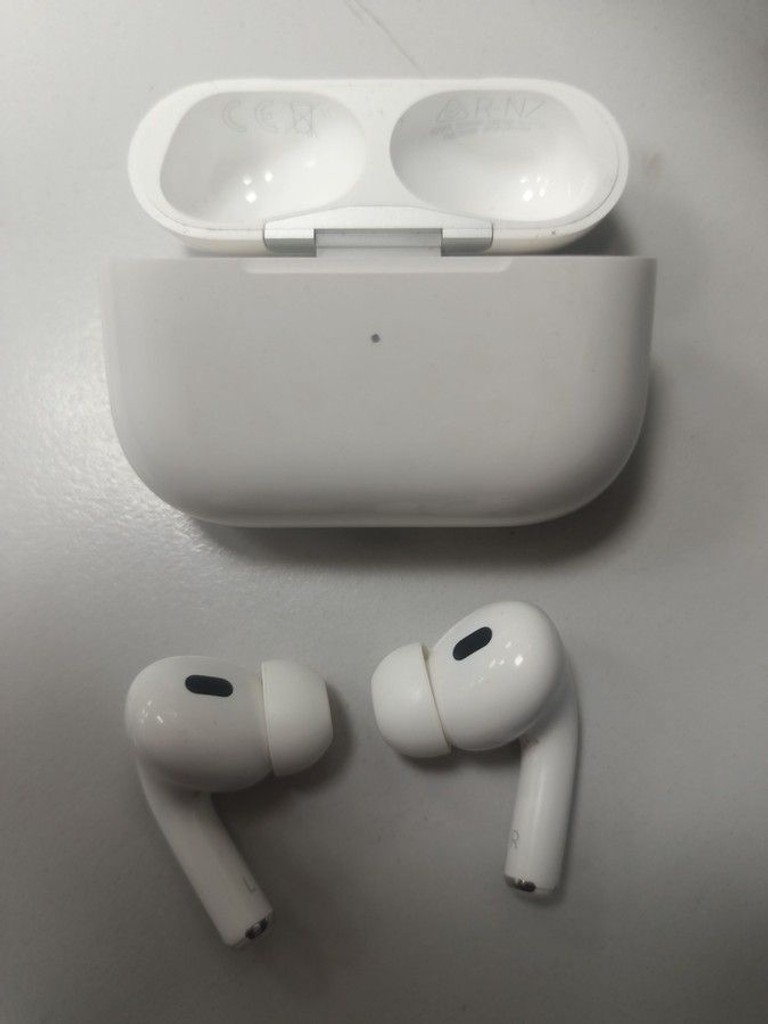 Оголошення Apple airpods pro 2nd generation with magsafe charging case usb-c Б/У