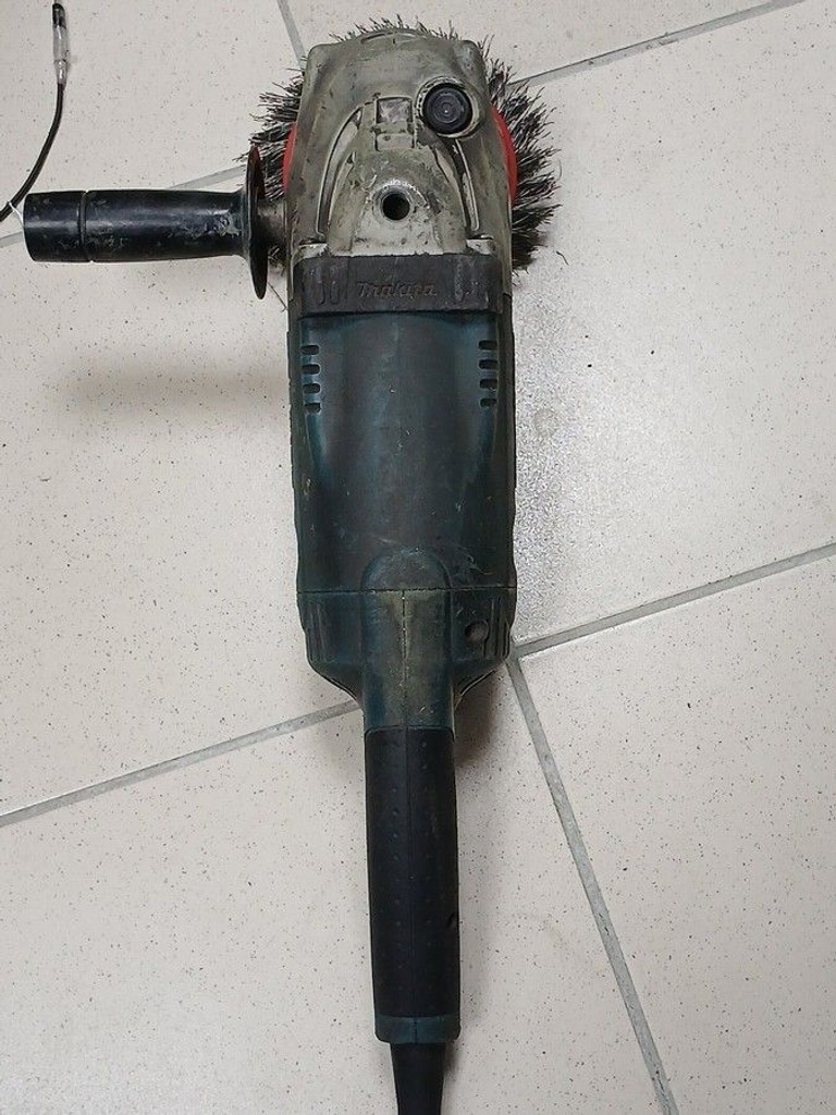 Дешево Makita GA9020 з ломбарду