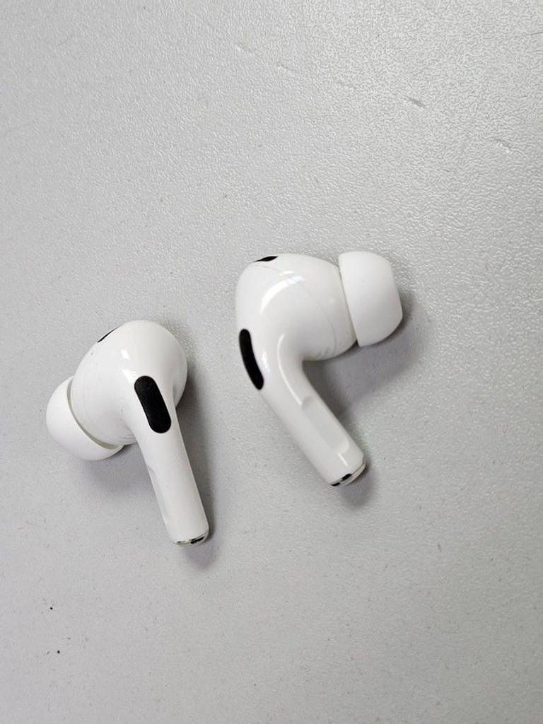 Дешево Apple airpods pro 2nd generation with magsafe charging case usb-c з ломбарду