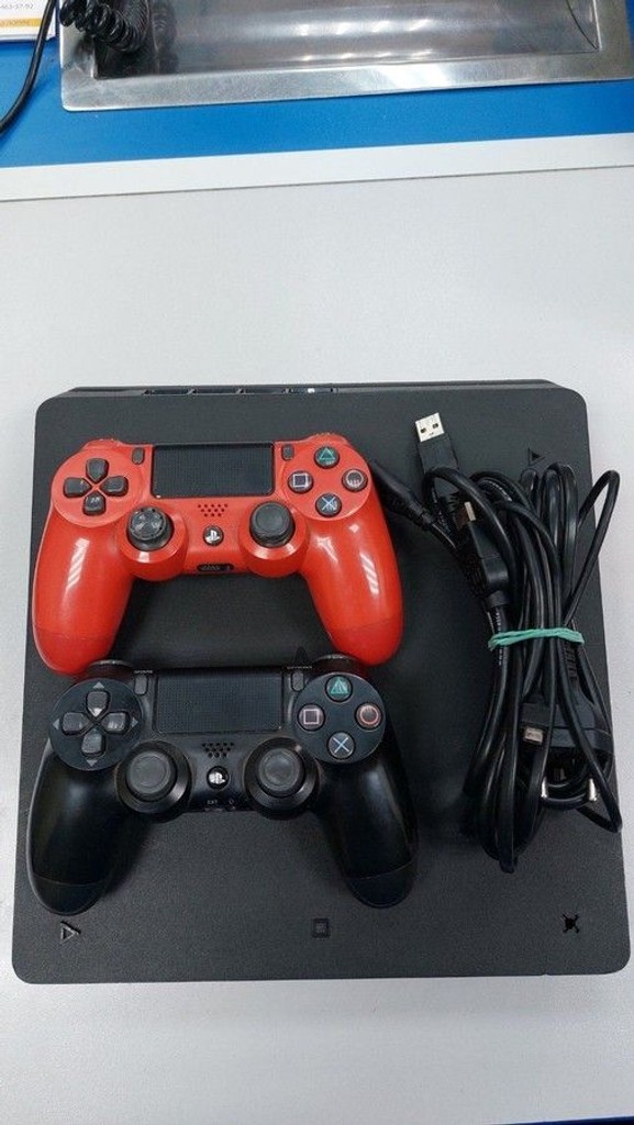 Дешиво Sony playstation 4 1tb (2 джойстика) с ломбарда