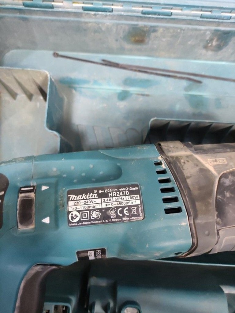 Дешево Makita HR2470 з ломбарду