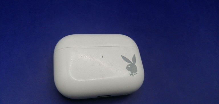 Купити Apple airpods pro 2nd generation with magsafe charging case usb-c Б/У