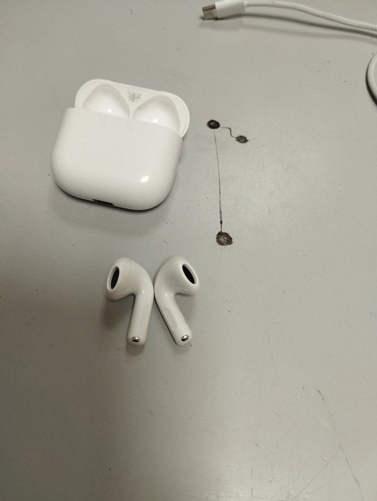 Купити Apple airpods 4 Б/У