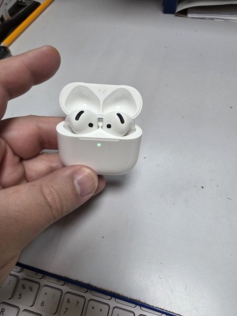 Дешево Apple airpods 4 з ломбарду