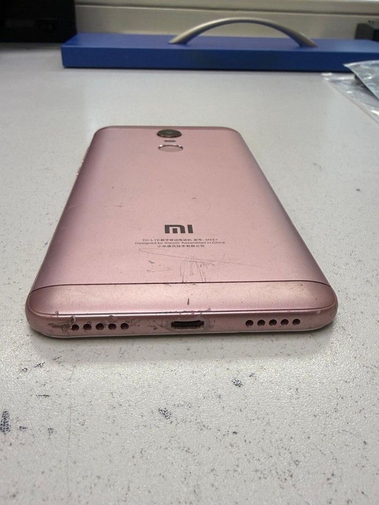 Розпродаж Xiaomi redmi 5 plus 4/64gb, продавець Техноскарб