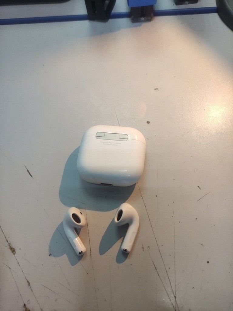 Купить Apple airpods 4 Б/У