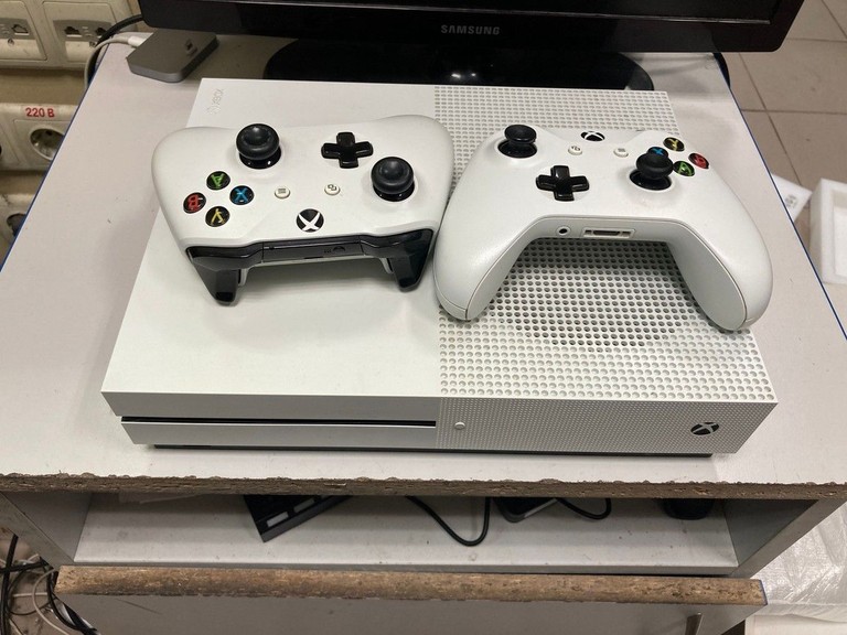 Объявление Microsoft Xbox One S 1TB Б/У