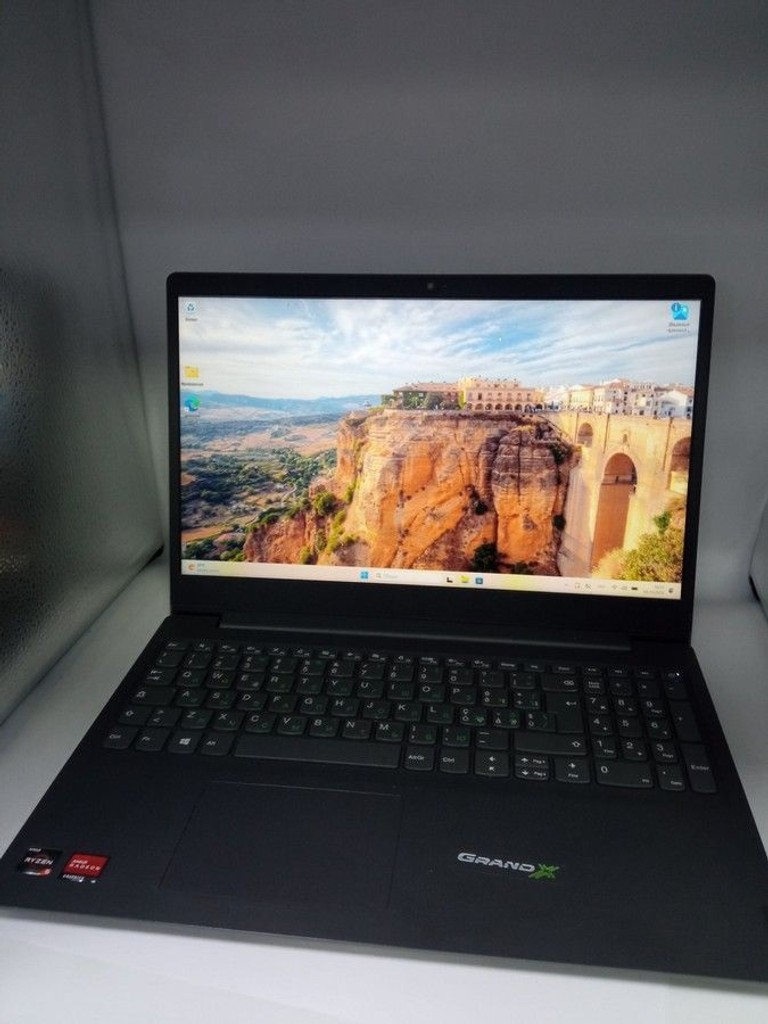 Купити Lenovo 15/ryzen 5 3500u ddr4/8gb ddr4/hdd *відсутній/ssd 250 gb/*інтегрована Б/У