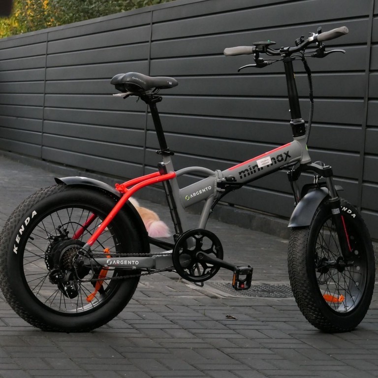 Дешиво Argento Silver MiniMax – 20-дюймовий складний електровелосипед із широкими шинами, двигуном Bafang 250 Вт, Shimano 7V. (Б с ломбарда