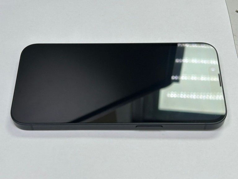 Apple iPhone 16e 128GB Black Код:01-201177769. Изображение 9
