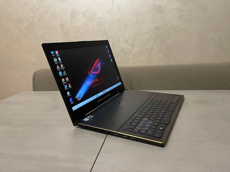 Дешиво ASUS ROG Zephyrus GX501GI, 15.6"  с ломбарда