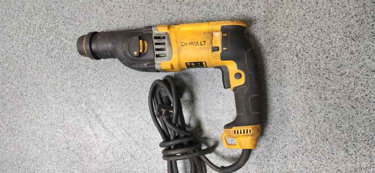 Dewalt D25143K