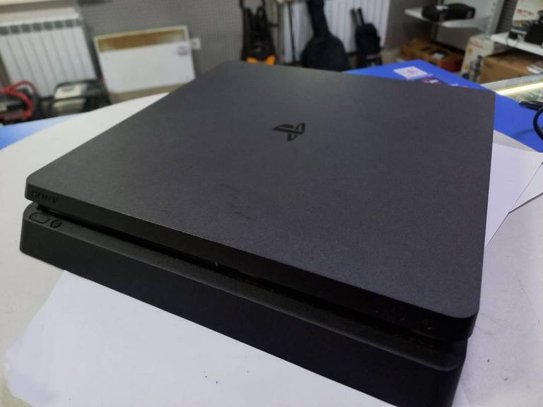 Sony ps 4 slim cuh-2108b 1000gb