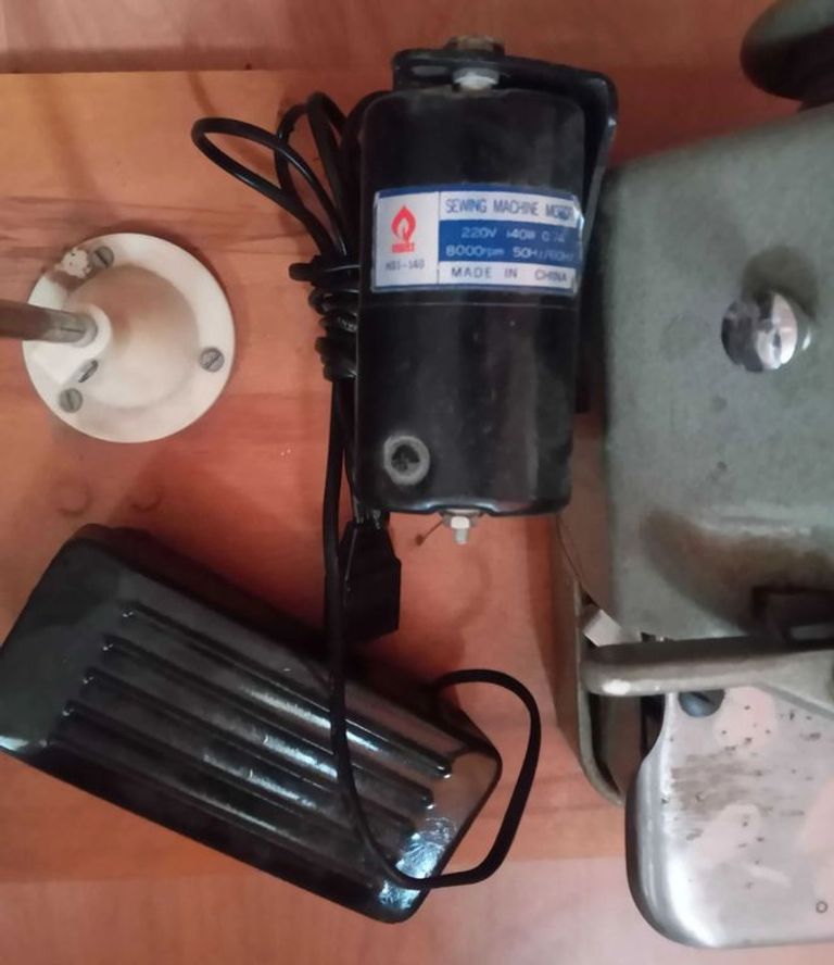 Оверлок трехниточный SHUANG GONG GN 1-113 на деревянной подставке Код:null. Зображення 5