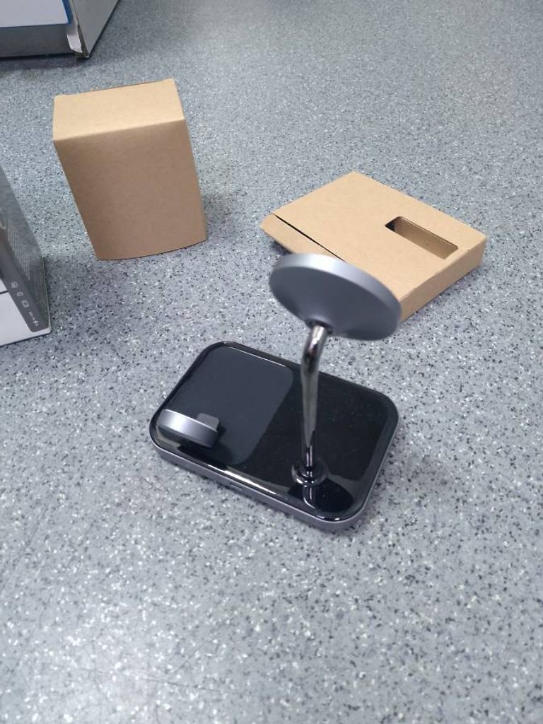 Розпродаж Satechi aluminum 3 in 1 magnetic wireless charging stand, продавець Техноскарб
