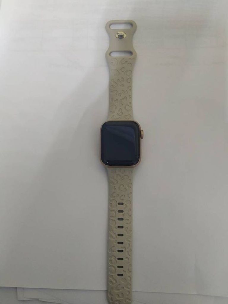 Дешиво Apple apple watch se gps 40mm aluminum case w. abyss s с ломбарда