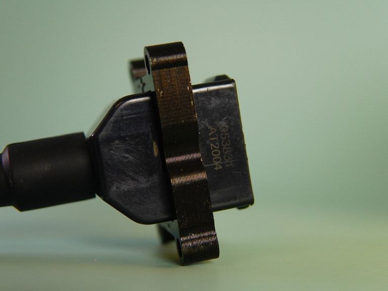 Котушка запалювання Бмв Bmw 3 (E30, E36, E46), 5 (E34, E39), 7 (E32, E38), 8 (E31), Z3 (E36) Нова. Код:null. Изображение 6