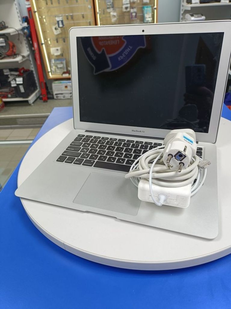 Дешево Apple macbook air a1466 13,3" core i5 1.6ghz/ram4gb/ssd128gb/intel hd graphics 6000 з ломбарду