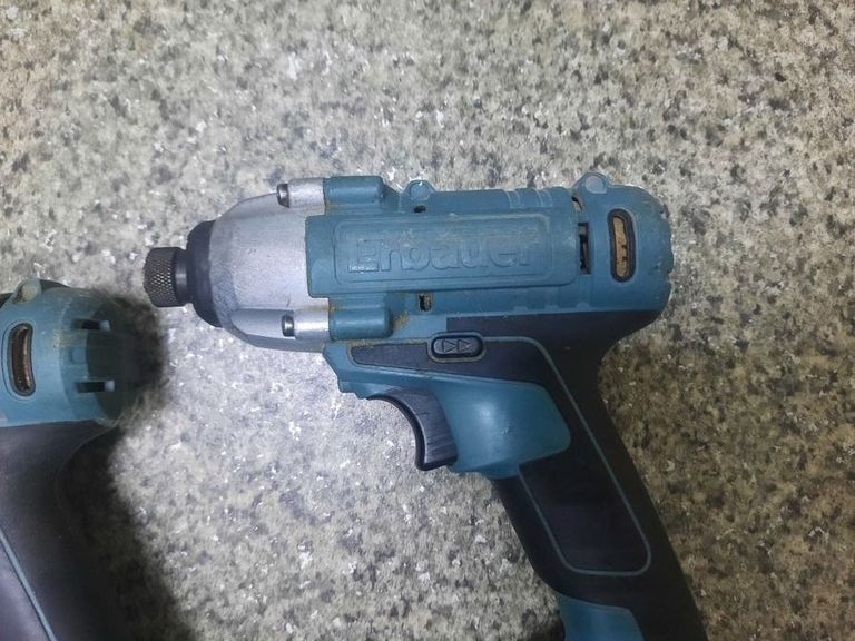 Дешево Erbauer 2 тушки eri604ipd+2 акум. 18v 2.0 ah+зп з ломбарду