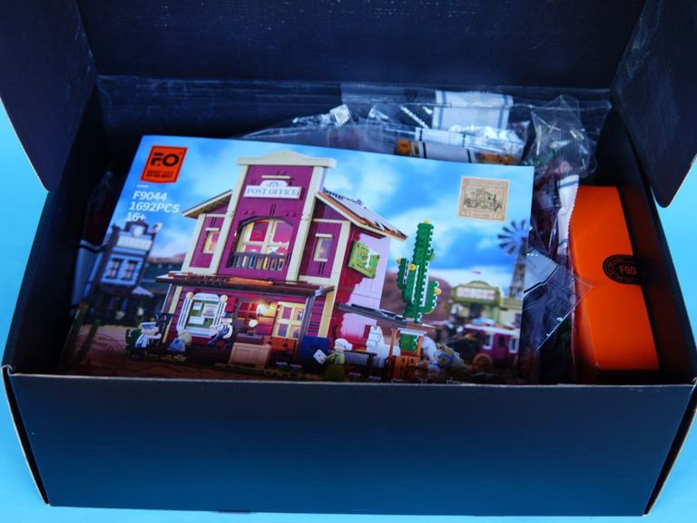 Дешево Акція! Іграшка-будівельний блок із серії Funwhole Western, західне поштове відділення зі світлодіодним освітленням. Нове. з ломбарду