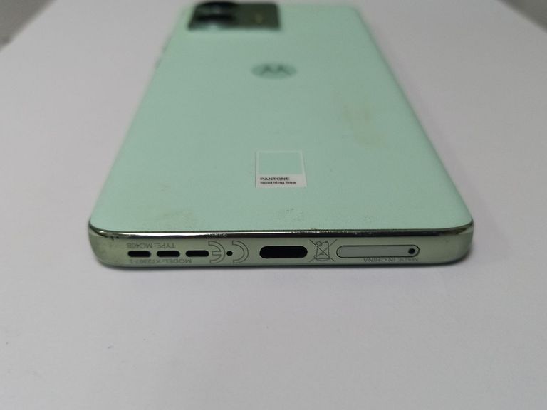 Дешево Motorola edge 40 neo 12/256gb з ломбарду