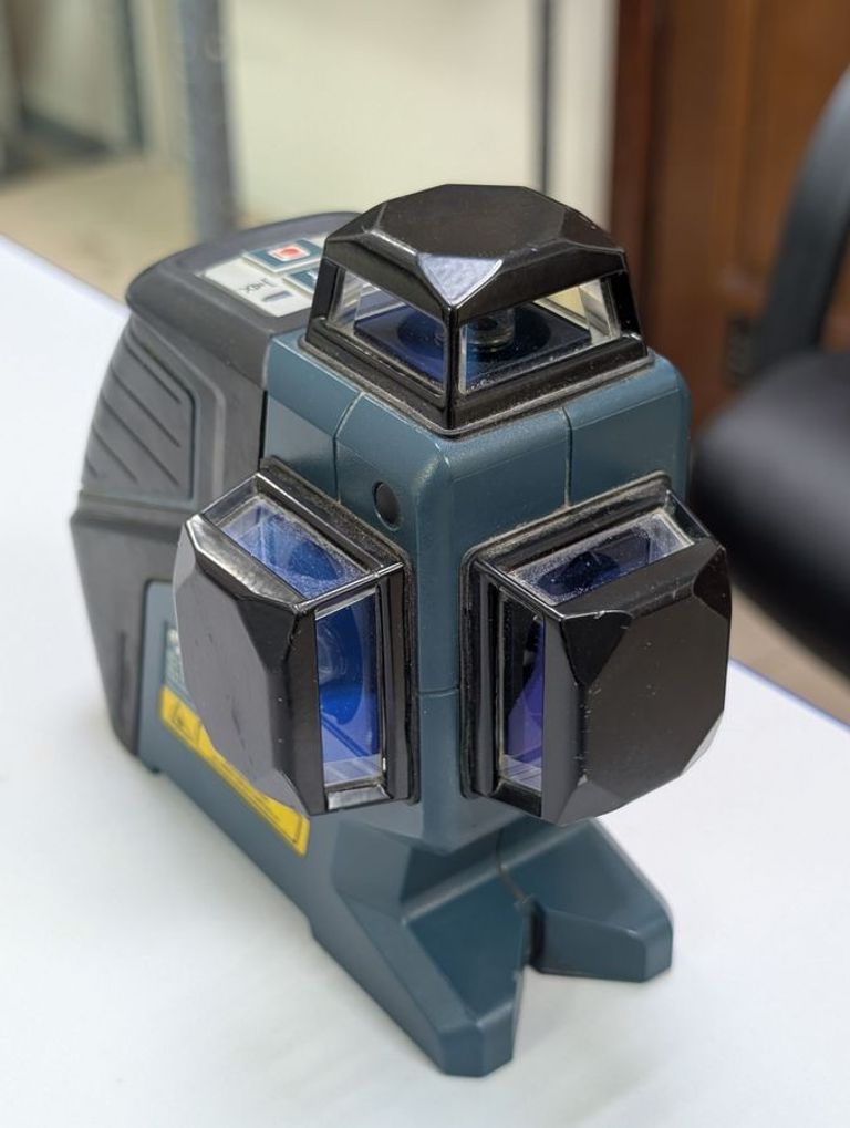 Дешево Bosch gll 3-80 p professional з ломбарду