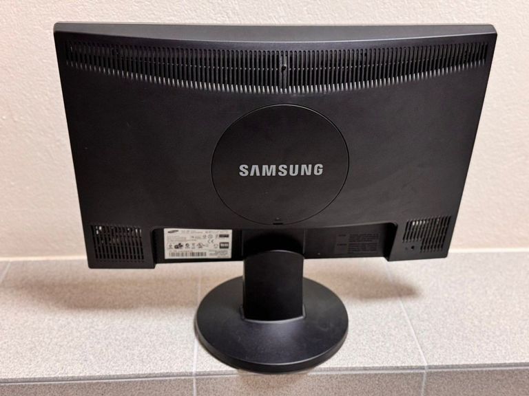 Объявление Samsung 2243nw Б/У