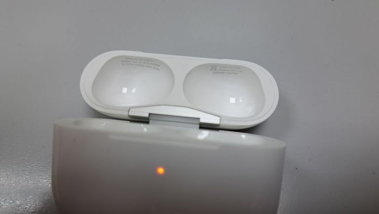 Apple airpods pro 2nd generation with magsafe charging case usb-c Код:01-200736432. Зображення 6