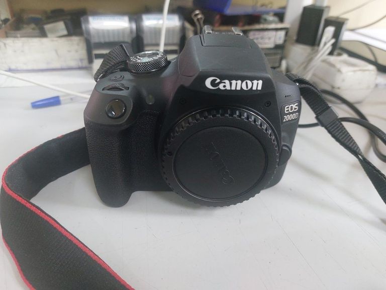 Купити Canon EOS 2000D body Б/У