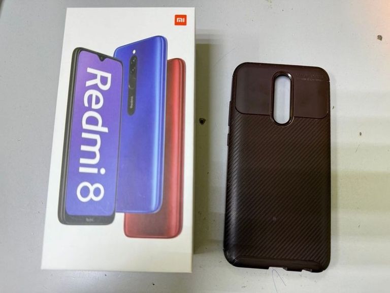 Купить Xiaomi Redmi 8 4/64GB Black Б/У