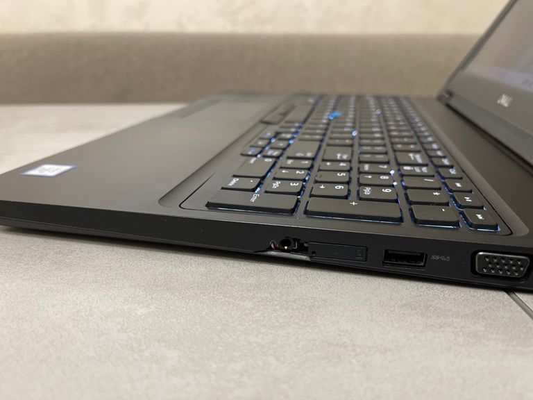 Ультрабук Dell Latitude 5590, 15,6" FHD IPS, i5-8350U, 16GB DDR4, 256GB SSD Код:null. Изображение 8