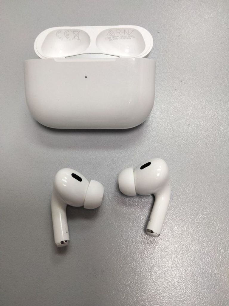 Дешиво Apple airpods pro 2nd generation with magsafe charging case usb-c с ломбарда