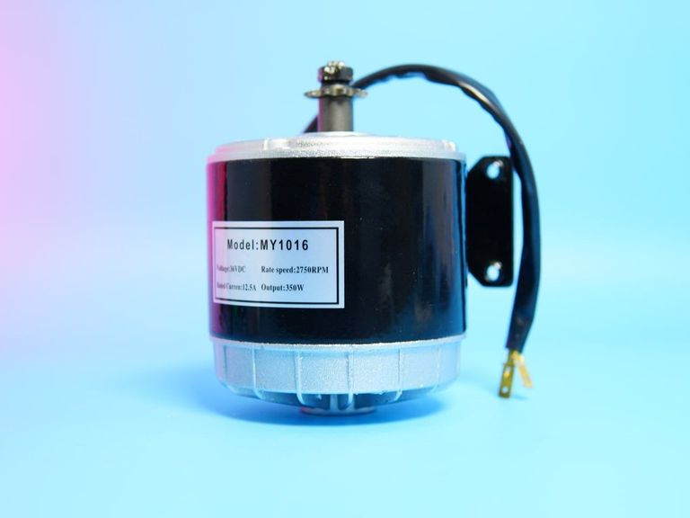 Купити 36 вольтів 350 ватів 12.5 A Б/У