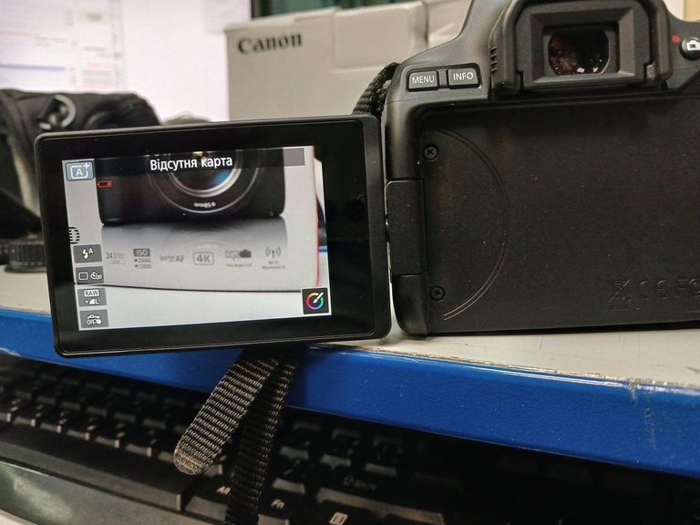 Купити Canon eos 250d kit 18-55mm ef-s is stm Б/У